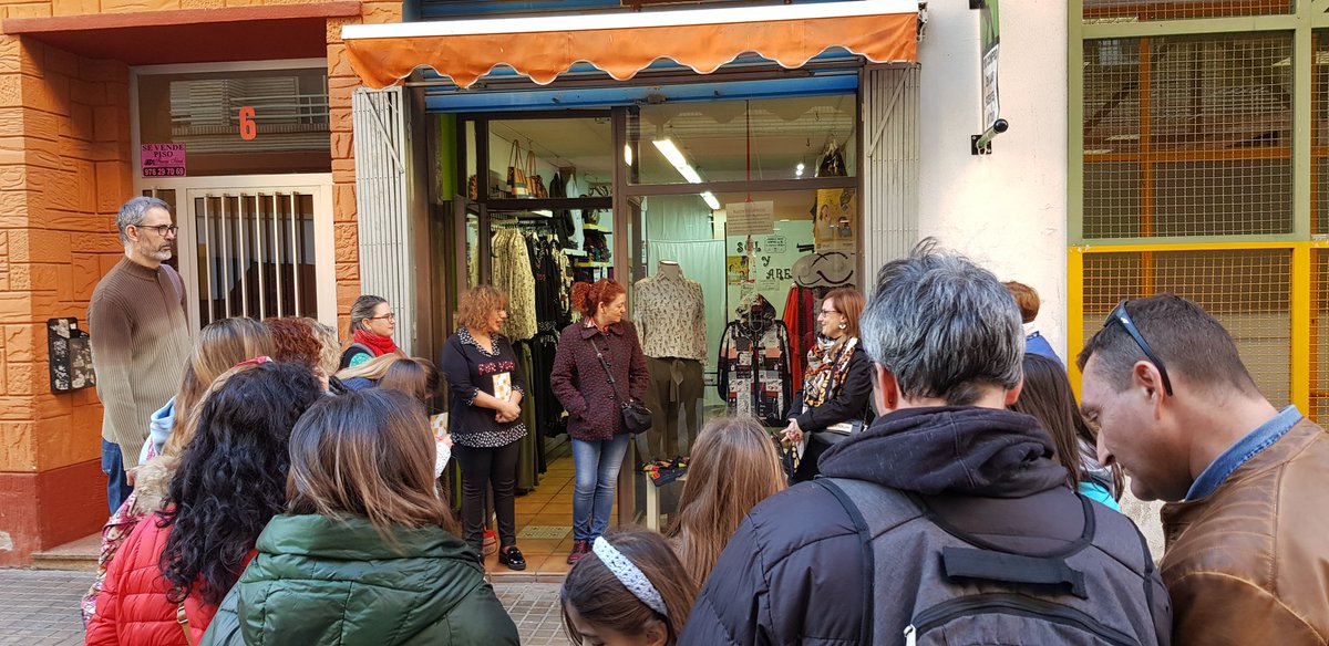 raquelincabeza's tweet photo. Comienza la ruta 4 de #escaparates11F de @11defebreroES  y @madeinzaragoza en el barrio de Las Fuentes . Ruth Benerito nos hace la vida más fácil cos sus avances en técnicas de planchado.Lo cuenta  @mariahdezlahoz y @ChemistredPuck en Soy y Arena. Comenzamos!!! https://t.co/rOkUf2HtxP
