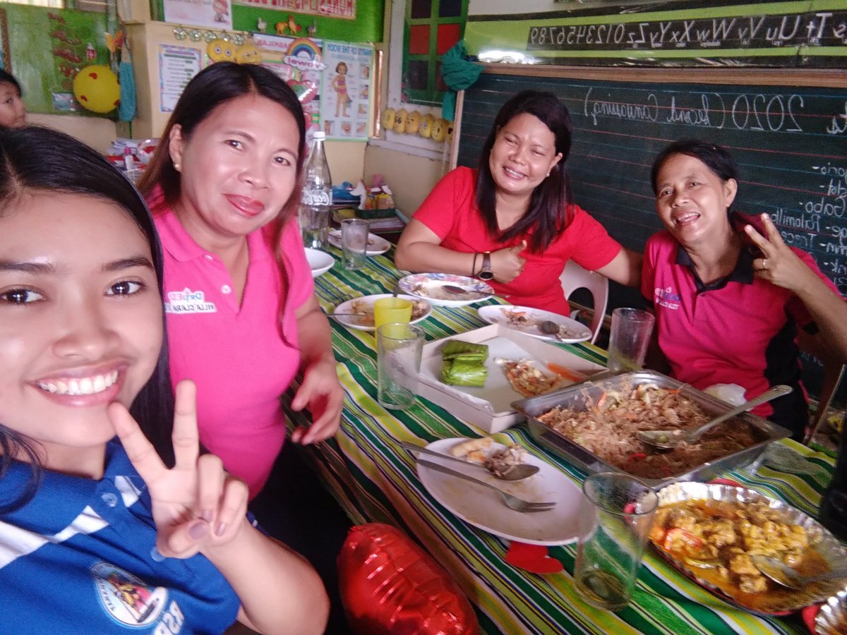 Quinesaruto's tweet photo. Happy Valentine Day 💓with teachers of VCES https://t.co/zjVubHuZY6