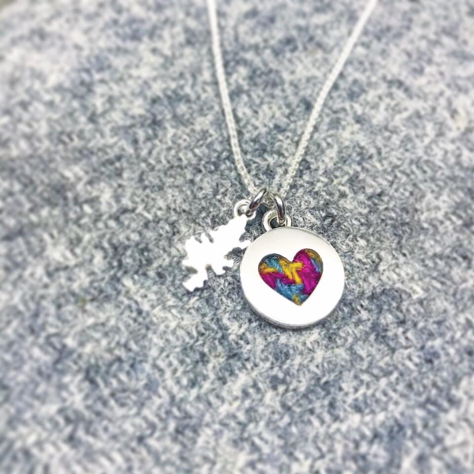 ruthamorrison's tweet photo. Some Jewellery delivered to the @essenceofharris shop in #princesssquare Glasgow 😊 #jewellerywithharristweed #handmade #harristweed #shoplocal #candles #jewellery
https://t.co/xGuCBv5Q1c https://t.co/h2e5c6HAGK