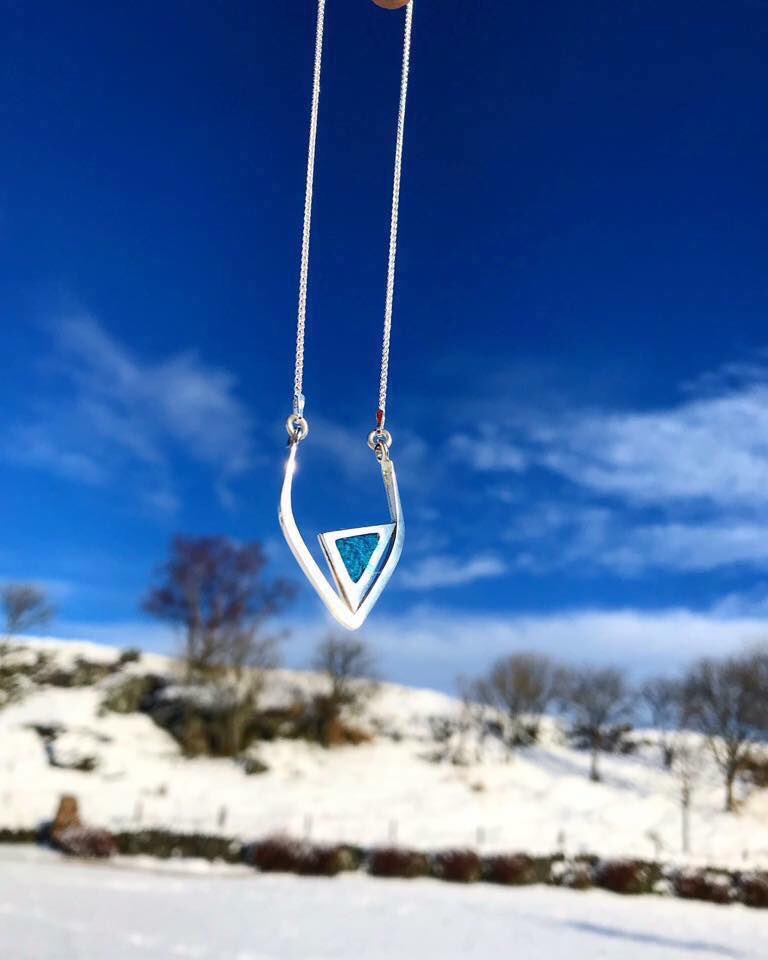 ruthamorrison's tweet photo. Some Jewellery delivered to the @essenceofharris shop in #princesssquare Glasgow 😊 #jewellerywithharristweed #handmade #harristweed #shoplocal #candles #jewellery
https://t.co/xGuCBv5Q1c https://t.co/h2e5c6HAGK