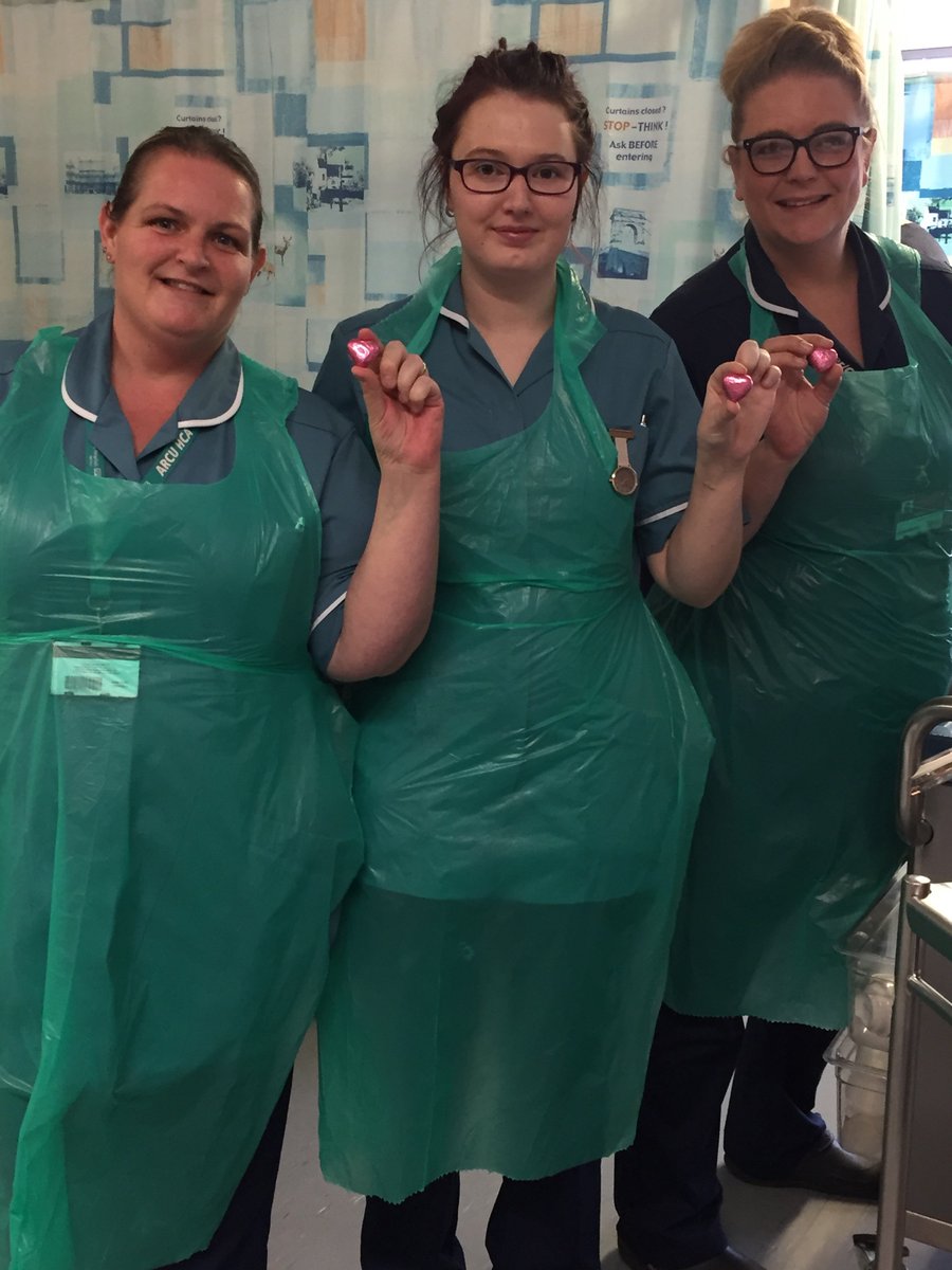 beverleybrady6's tweet photo. Heart shaped chocolates with tea for all the patients  on C5 #feel the love 💖 https://t.co/ucudvLgdk0