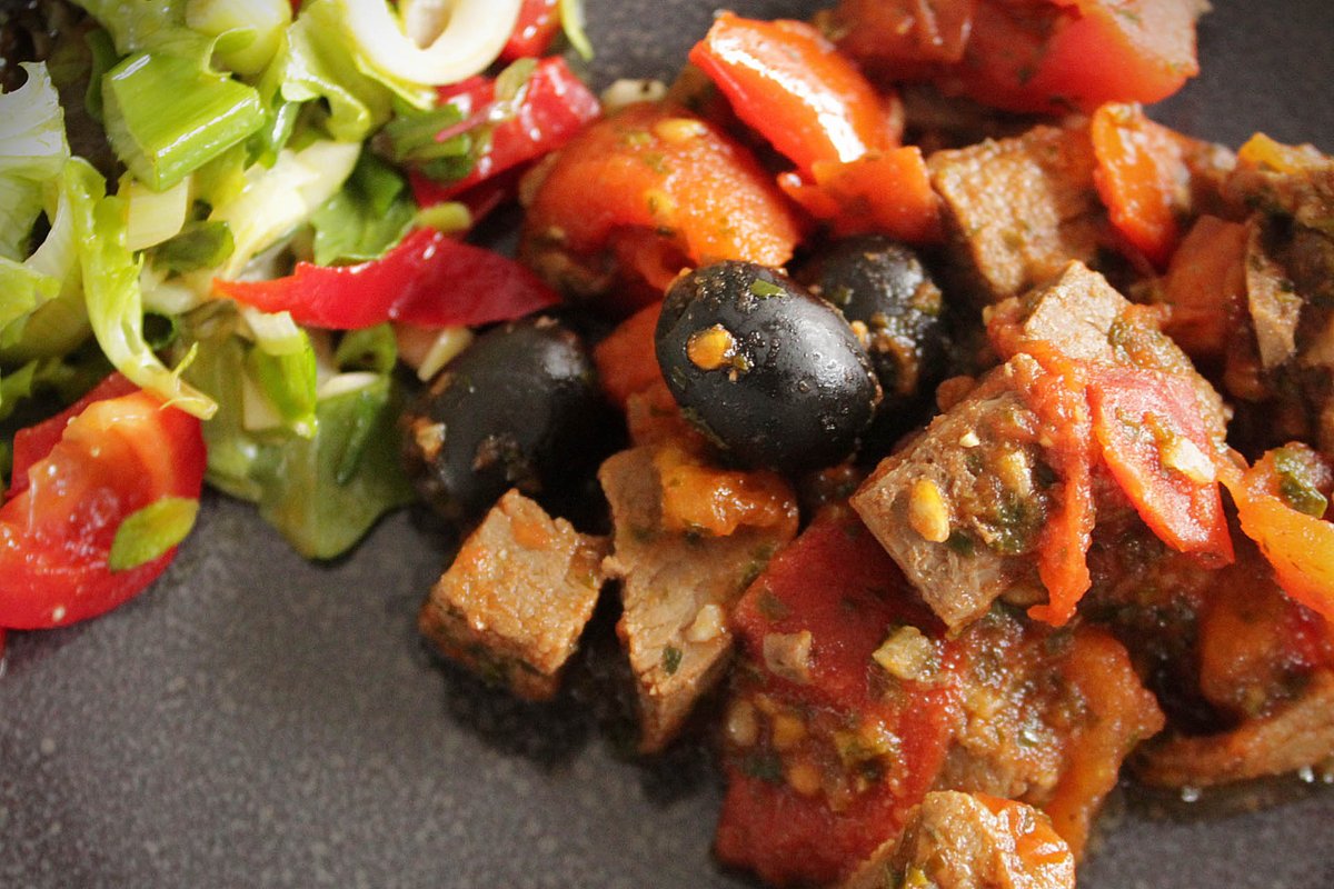 HnCkatja's tweet photo. Wenn mal was übrig bleibt, ist dies eine wunderbar fruchtige Lösung.
Wild mit Tomaten und Oliven. Grüße aus der Provence.
https://t.co/vcmrtFdbfG
#Jagd #Cooking #Foodie #Food #foodblog #Wildgerichte #Foodblogger #Damwild #foodies #foodblogfriday https://t.co/qxMePdQk4D