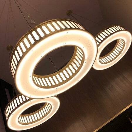 IlluminLighting's tweet photo. Stunning large ring pendants installed on site
#pendant #pendantlights #bespokelighting #bespokelight #lightingmanufacturer #lightingdesign #publighting #restaurantlighting #hotellighting #interiordesign #ukmanufacturing #madeinbritain #lights #lighting https://t.co/qW2YxGA1tz https://t.co/CiiFQMNris
