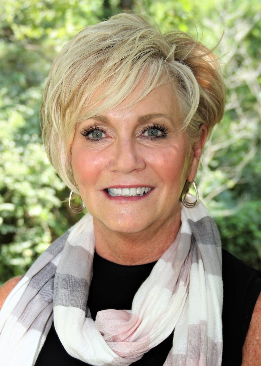 Congratulations to our Loudon County Principal of the Year, Marvin Feezell from PES, and Supervisor of the Year, Melanie Amburn.  Great leaders for our district.  Both are champions for students  #loudoncountyachieves