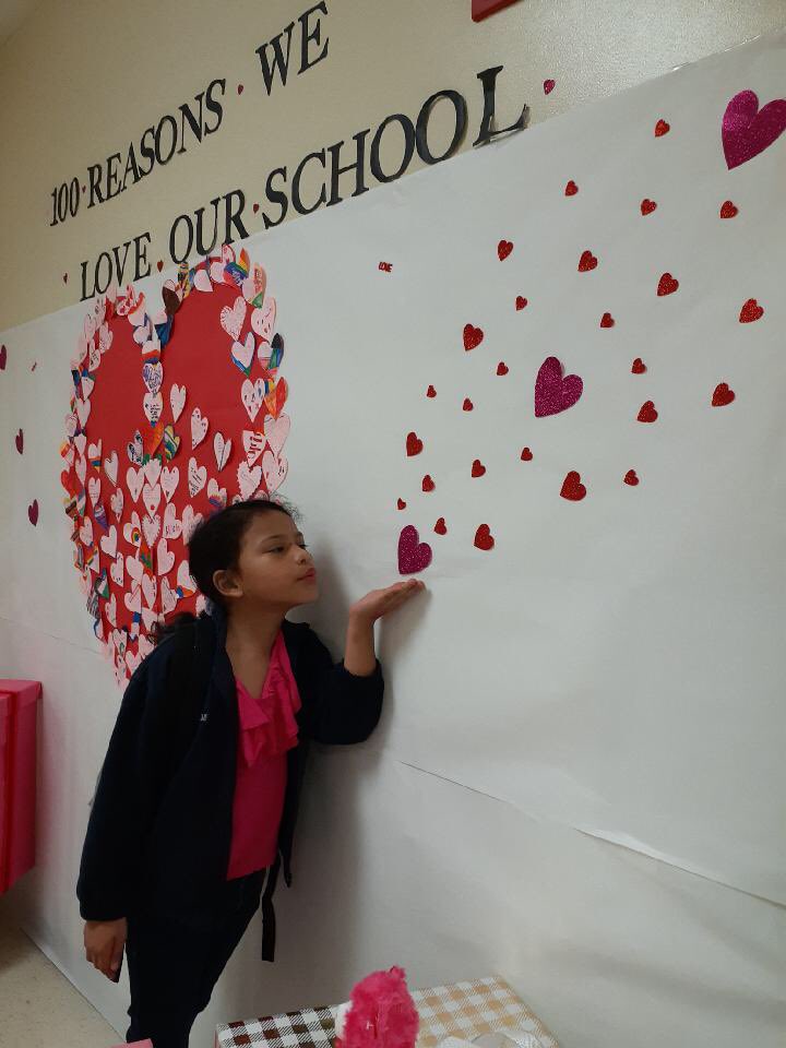 Manateecharter1's tweet image. Happy Valentine’s Day from your friends at Manatee Charter School! We love our Manta Ray Family. 💌💜💘 #proudtobeamantaray #gomcs