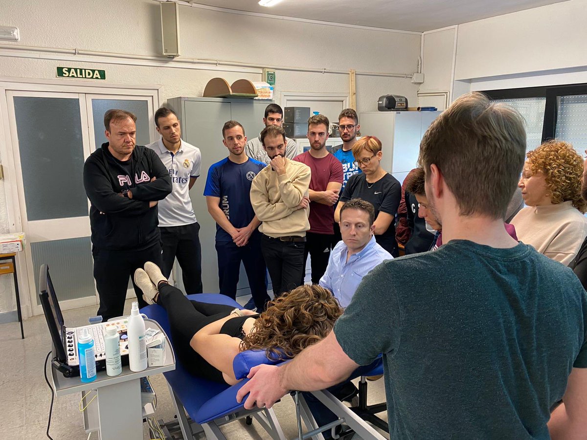 Este fin de semana el prof. Dr <a href="/ferminvalera/">Fermín Valera</a> <a href="/MVClinic/">MVClinic Institute</a> participa en la formación “Especialista universitario en abordaje fisioterapico multimodal de las disfunciones musculoesqueleticas” que organiza la Universidad de Murcia ¡Gracias a <a href="/Gallomur/">Jose Antonio Garcia Vidal</a> por apostar por nuestra formación!