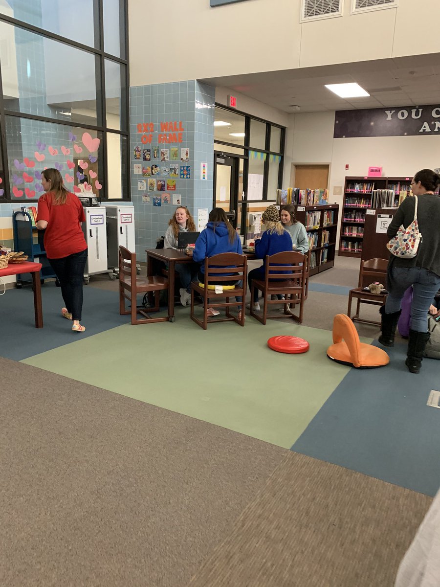 lashonap25's tweet photo. Our staff is ready for personalized learning! Thank you @MrsWenokur @RubioLisa @MrsLumley4th for putting this professional development session together! @TadlockElem https://t.co/lVbsIrfHrb