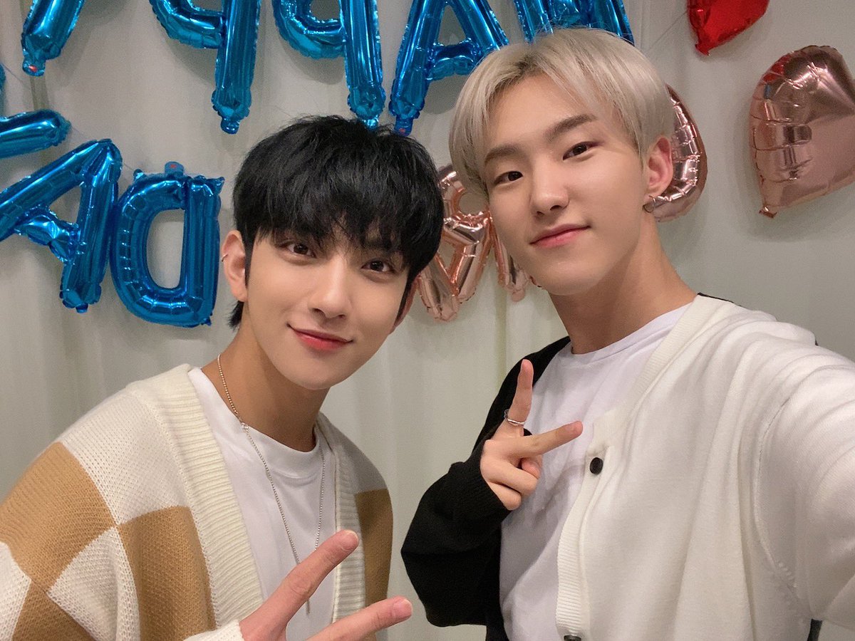 pledis_17's tweet photo. [17'S 호시] 생일 축하축하💕 https://t.co/k9uoLrFP69