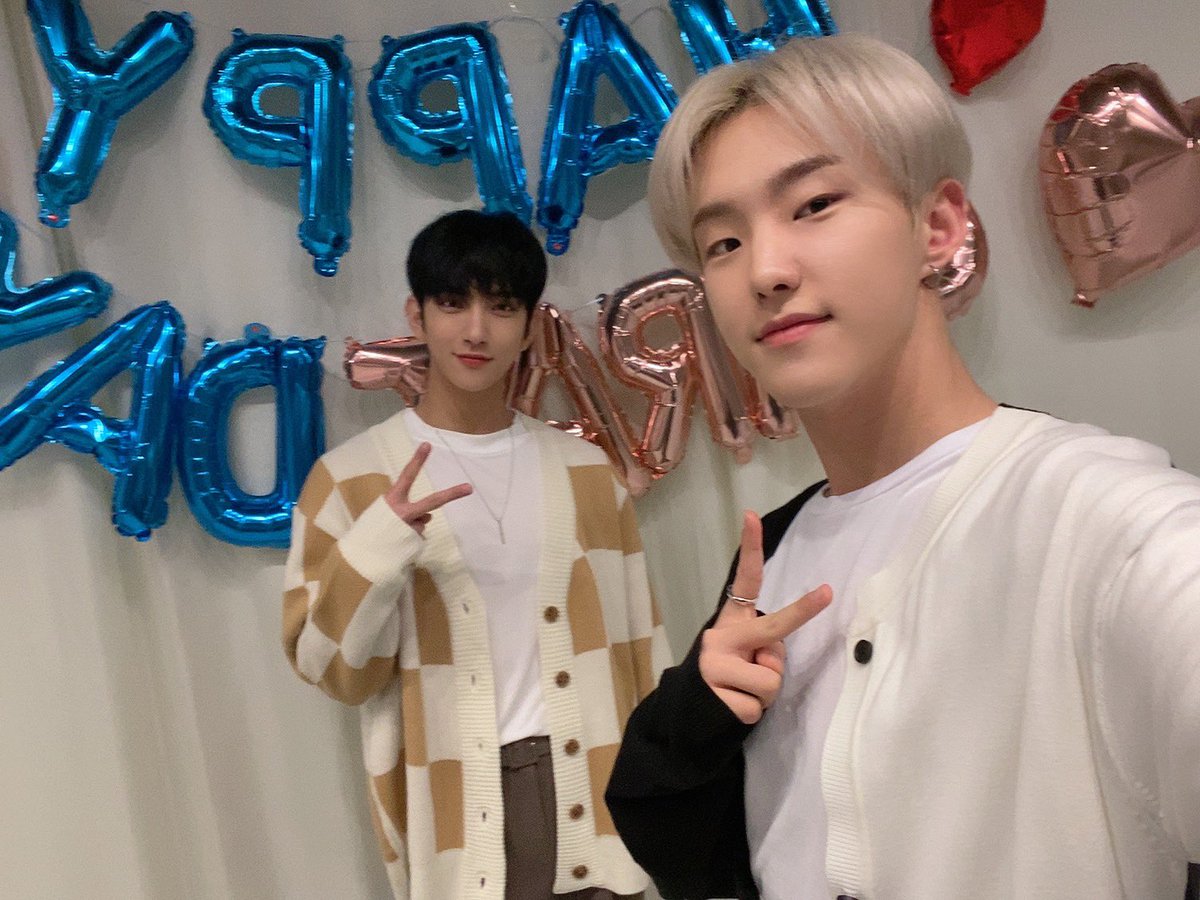 pledis_17's tweet photo. [17'S 호시] 생일 축하축하💕 https://t.co/k9uoLrFP69