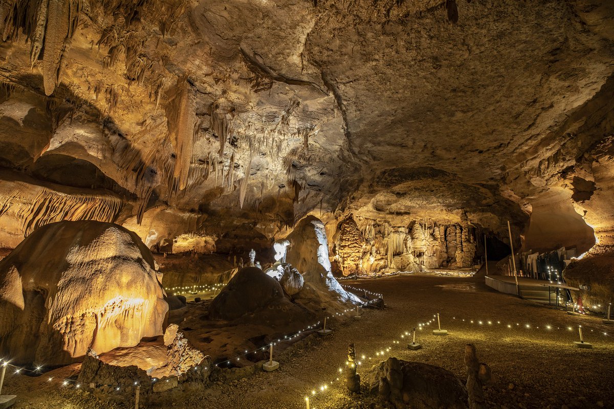 TxHistComm's tweet image. Caverns played an important role in Texas history, serving as shelter for Native American tribes, navigational reference points for settlers, and early heritage tourism destinations. 

Explore part of the Texas Cave Trail: ow.ly/sIf950yipvW