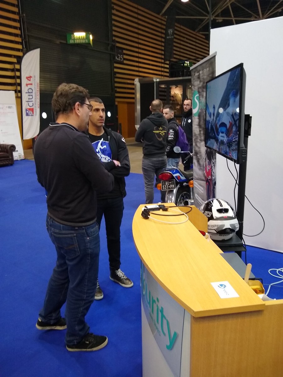 Sekurity_eu's tweet photo. 😎 @Bad_Benlekehal est passé nous rendre une petite visite sur notre stand #moto #motard ✌️🆒 #innovation #motolab #club14 https://t.co/onWK083aCq