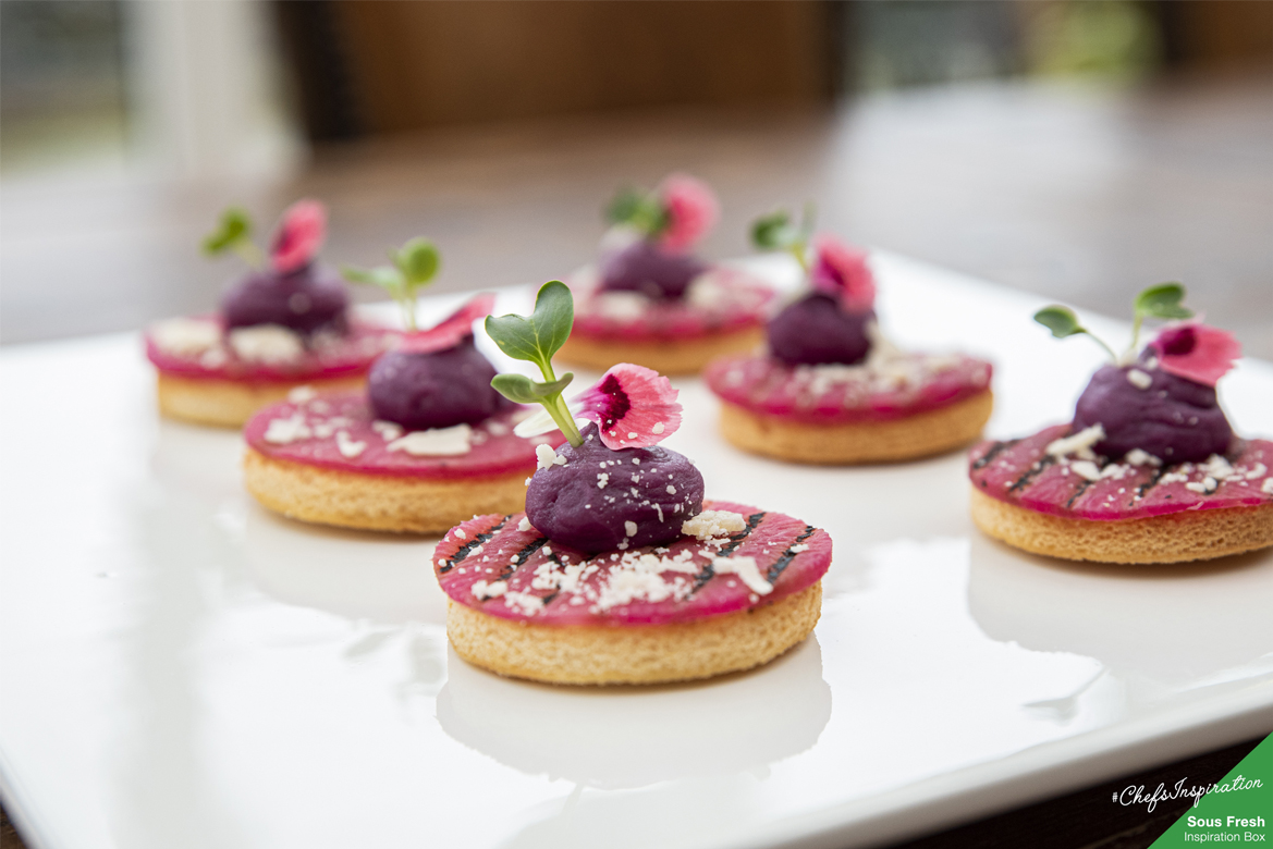 SousFresh's tweet image. Happy Valentine's Day ❤️

Make Valentine complete with this romantic snack of Chef Wesley Sijbers from catering company Ria Joosten. A loving color bomb 🌸

Red Meat radish / sweet mashed potatoes / flower mix

Share your creation with #chefsinspiration