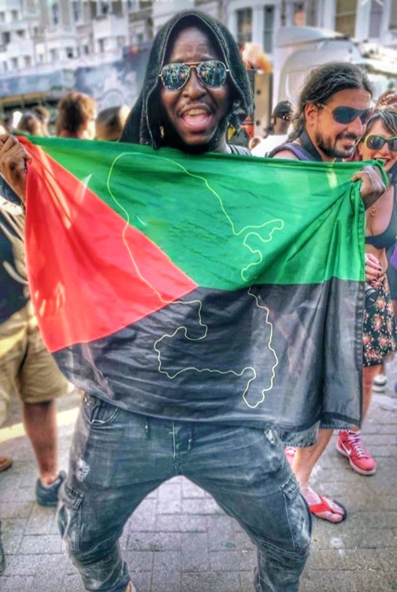 MatikaaStyle's tweet photo. 🌟 Retour des drapeaux de #mada en stock ❤️💚🖤

Si tu avais pré-commandé, ton drapeau est parti la semaine dernière 🚚 🏠 

⚠️ Le stock est limité 😬 
→ Récupère vite ton drapeau sur 👉🏿 https://t.co/DWwBte47hR 👈🏿 

#martinique #matikaa #972 #madinina https://t.co/DOWEkrNqQY
