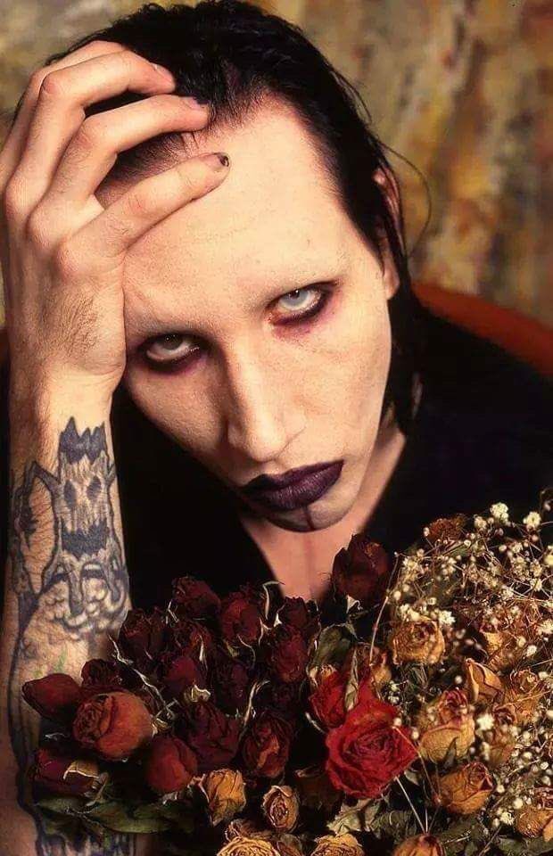 targettaudience's tweet photo. Happy Valentine’s Day ♥️🌹
#marilynmanson @marilynmanson https://t.co/WXjFQr27P3