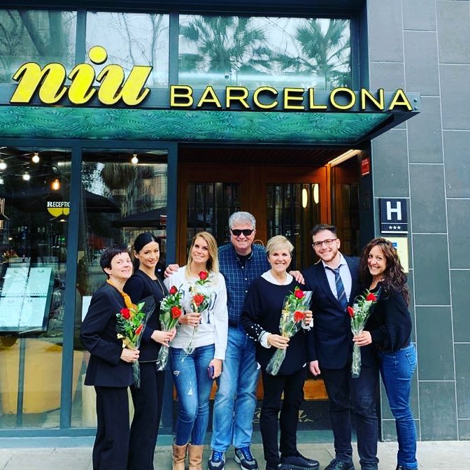 HOTEL_NIU's tweet photo. Feliz Día de San Valentín desde todo nuestro equipo 🌹😍🎉
@DrAlhajali @OrueSara 
#valetine #valentin2020 https://t.co/RDdfFfdMmD