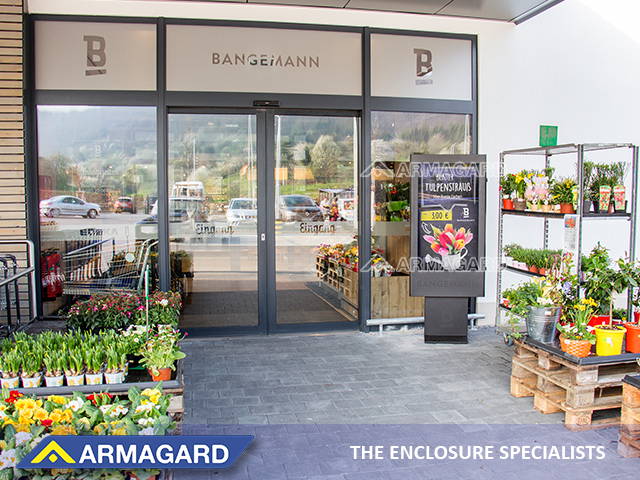 Weatherproof digital signage totem on show at #ISE2020. Sealed to IP54, 56 or 65 standards. Protect screens outdoors and advertise effectively in any location. See <a href="/Armagard/">Armagard</a> on Stands A110 and 8-A280.
#avtweeps #dooh #AVislife