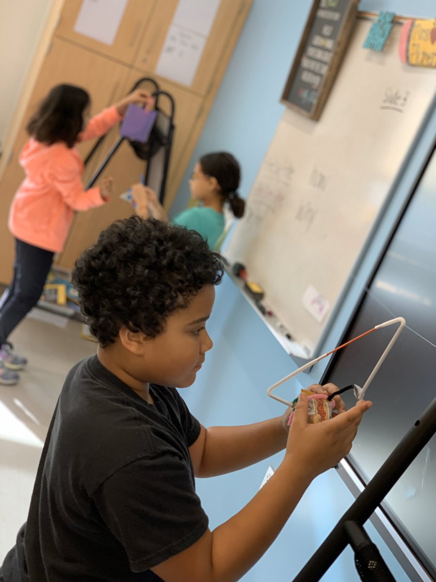 mrs_plumeri's tweet photo. Special Delivery! Fourth grade is celebrating Valentine’s Day by building mail carriers to safely transport their ring pops across the room. #ValentinesDay #Valentine2020 #rss11 #valentinestem https://t.co/ID8uzuAsg0