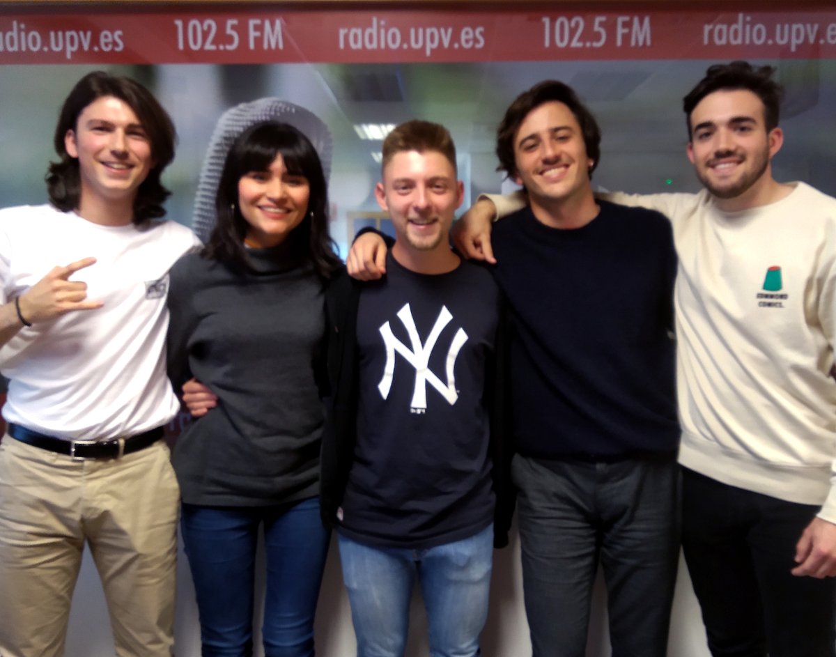 UPVPodcast's tweet photo. Escucha ya @UpvMayday. Protagonistas:
➡️ #EsquinaFinlandia, Sergio, Javi y Carlos te hablan de su música, trayectoria y tocan un tema en directo 
➡️Inma y Julio de #BestValenciaUPV te cuentan un evento que no puedes perderte, el #hackathon 
¡Dale al play!https://t.co/MI6FaM6YbT https://t.co/7swA7OJPOX