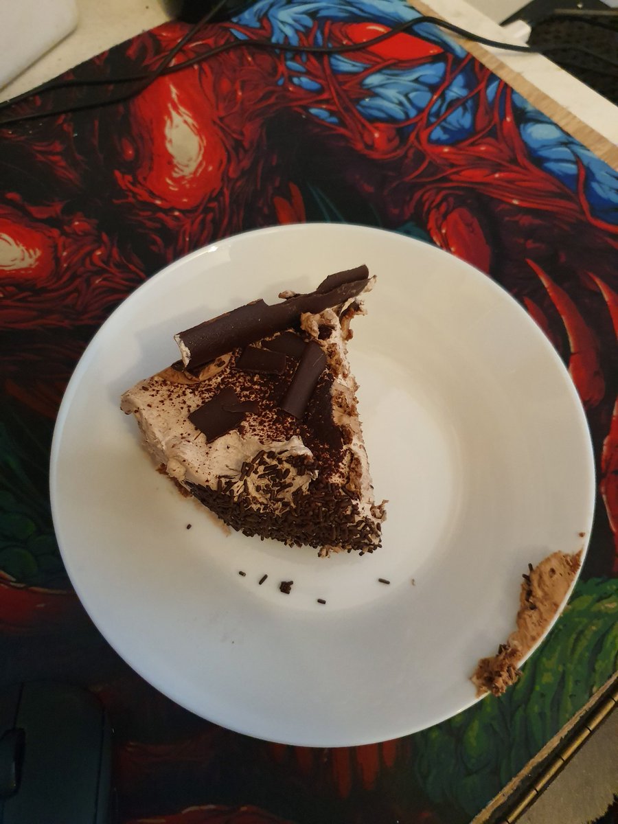 Valentines alone, but at least i have cake 😛