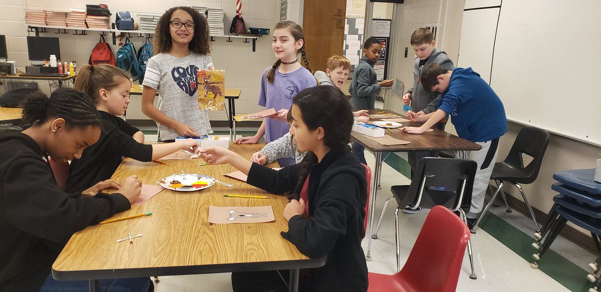 alut2014's tweet photo. Closing out our Australia unit by creating some Aboriginal art. We talked about color palettes as well as Aboriginal culture. #STEAMlesson @McCleskey_MS https://t.co/09ek55KiUh
