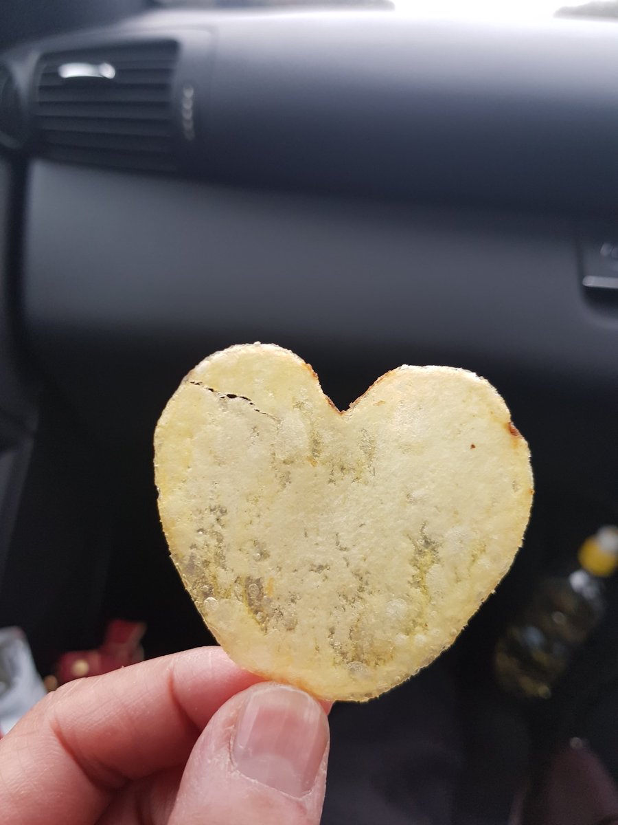 Reena13Gupta's tweet photo. @walkers_crisps Happy Crispy Valentine's love in the bag.💕 https://t.co/iuKHbpvlUV