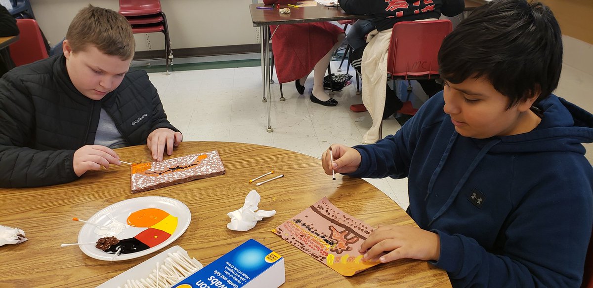 alut2014's tweet photo. Closing out our Australia unit by creating some Aboriginal art. We talked about color palettes as well as Aboriginal culture. #STEAMlesson @McCleskey_MS https://t.co/09ek55KiUh