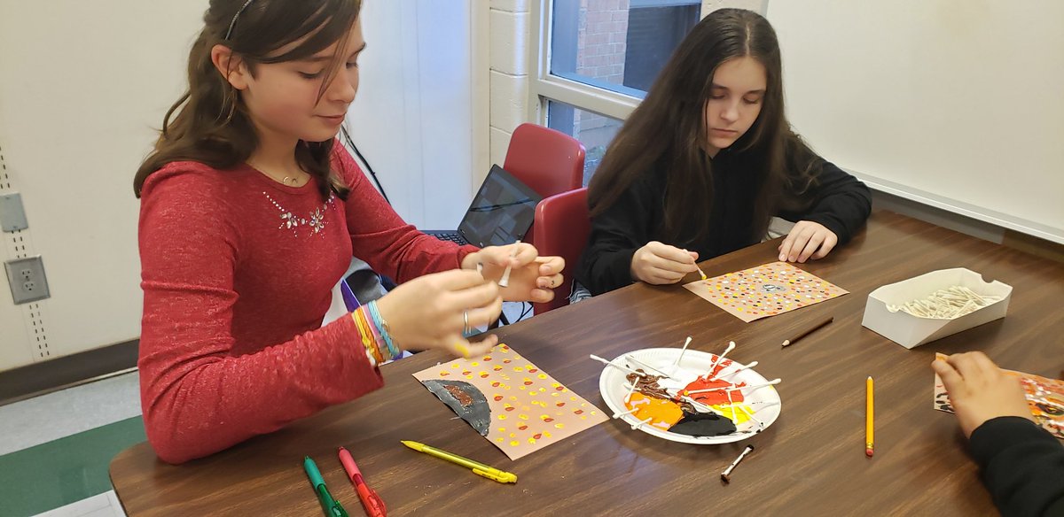 alut2014's tweet photo. Closing out our Australia unit by creating some Aboriginal art. We talked about color palettes as well as Aboriginal culture. #STEAMlesson @McCleskey_MS https://t.co/09ek55KiUh