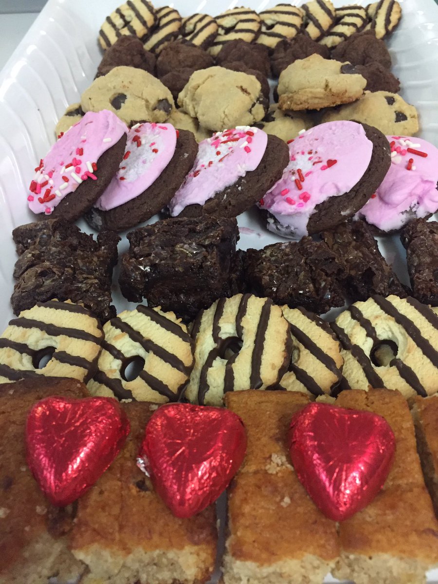 jacquelynewong's tweet photo. February is psychology month! Our psychology team was busy baking treats to brighten up the waiting room at the @SaskHealth Regina Mental Health Clinic! #PsychMonth https://t.co/y8WBozwpzl