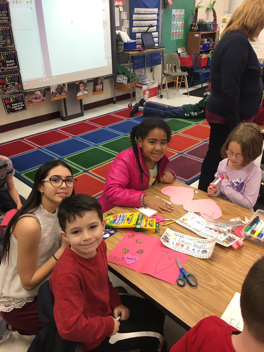 Saenzclass's tweet photo. 5th graders helping our Kindergarten buddies make Valentines. ❤️ @MrsMackeyK @RoundHillES #ValentinesDay https://t.co/xX7tnZqZit