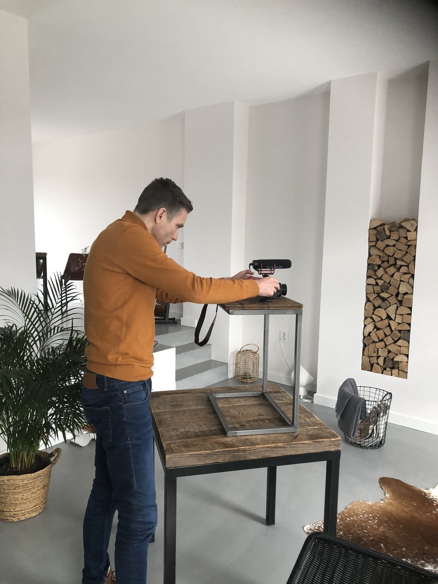 POvermeer's tweet photo. We’re filming again (without a tripod ... works too 🤷🏻‍♀️)
#boostyourtalent #onlinelearningplatform #staytuned @henniebrons https://t.co/S5pMY8MoMX