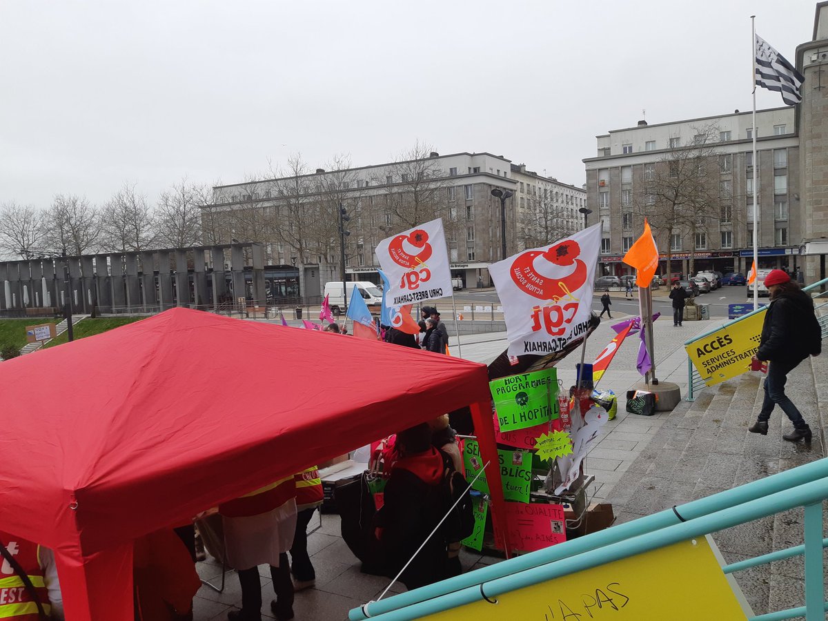 FOHIACT's tweet photo. 🆕️ℹ🆘️⚕ #Bretagne #Finistère #Brest #Hôpitaux #Urgences Le Syndicat #FOHIACT ést solidaire avec les revendications du personnel hospitalier et de santé du #CHRU et présent lors de la manifestation du #14Février2020, place de liberté notre santé est en danger ❗🔴✊🆘️⚕ https://t.co/1Yhe7JHlYj
