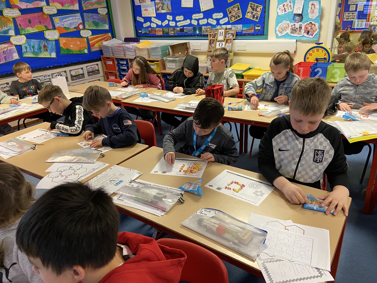 BHPSMansfield's tweet photo. Class 11 are making Rangoli patterns using sweets #REDay #yummyart #mightycreatives https://t.co/uFIGJTbgG9