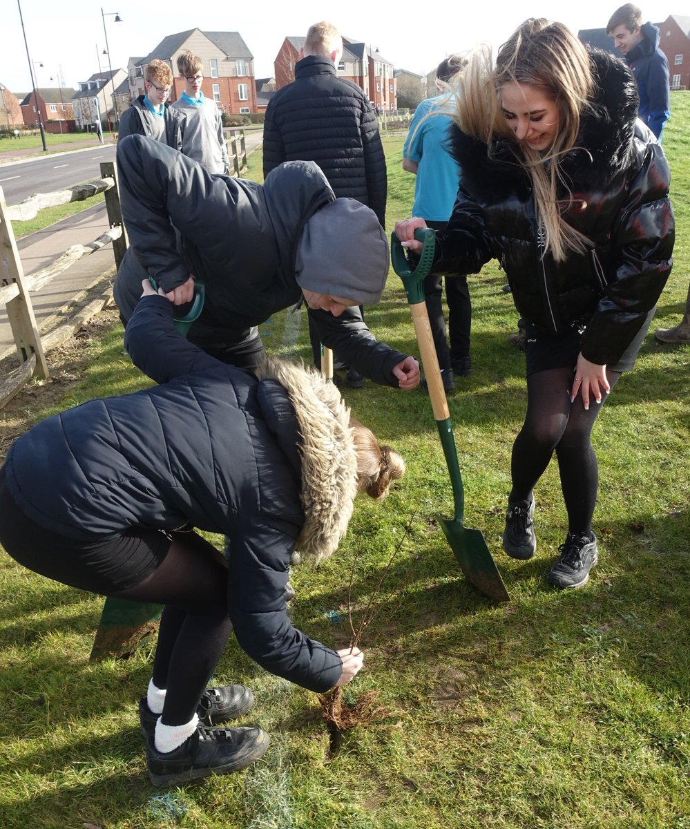 SouthCambs's tweet photo. π³ Cllrs @AidanVdeW & @RuthBetson joined @CambourneParish & @CambourneVC pupils earlier to start planting 1,200 new trees & shrubs in Cambourne
π² We gave @CambourneParish funding for the planting as part of our #ZeroCarbonCommunities scheme
π± More: https://t.co/AR2ax2REzp https://t.co/1THpfFYmVv