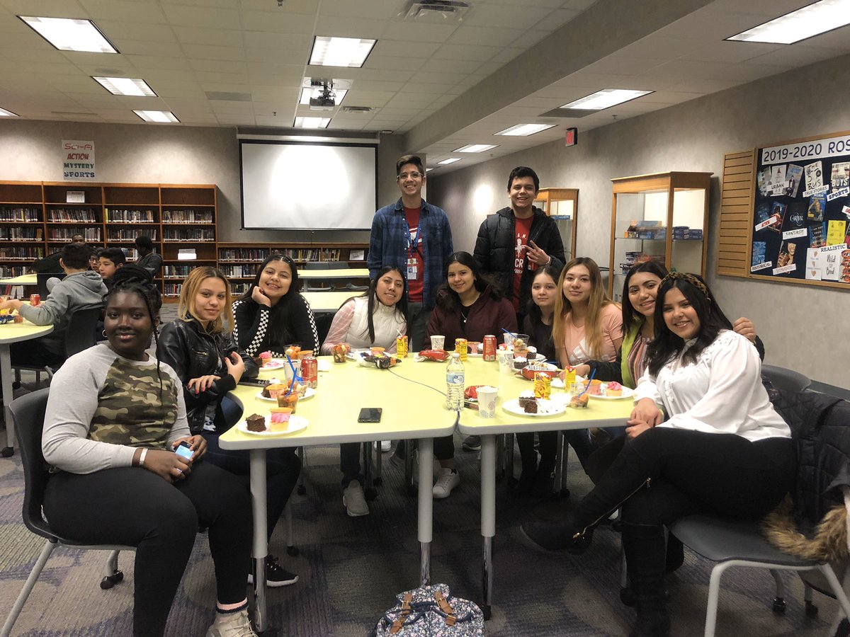 JEDiVincenzo's tweet photo. We will miss you, Mr. Roers!! Have the best time teaching English in Uruguay—your new students are lucky to have you! #fulbright #butleralums #pikeproud https://t.co/GakHK85Nsf