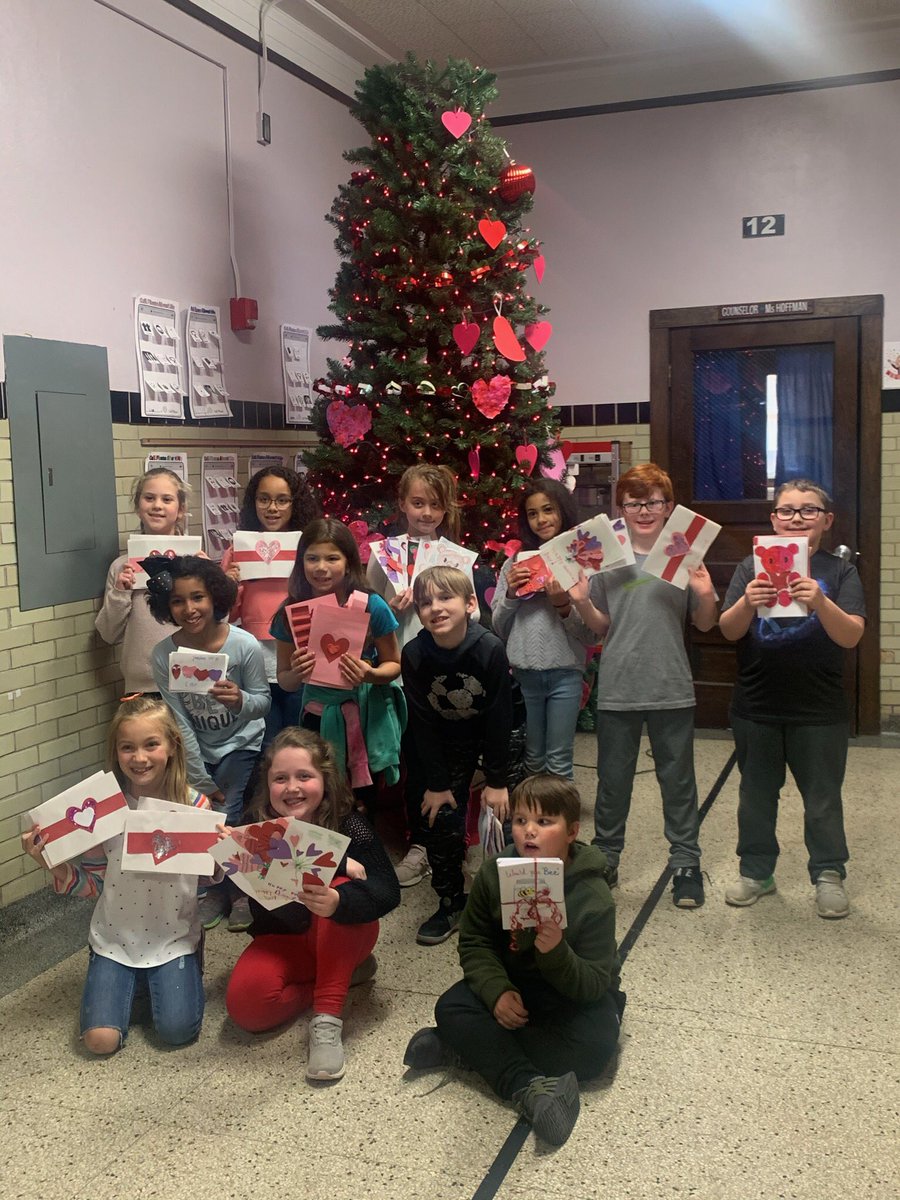 RepCheri's tweet photo. Wishing everyone a Happy #ValentinesDay! Thank you to everyone who participated in this year’s #ValsForVets program – including students from Irving School in Kewanee who made the 1,000th Valentine that was delivered to my office yesterday! https://t.co/RCPGiA3vWT