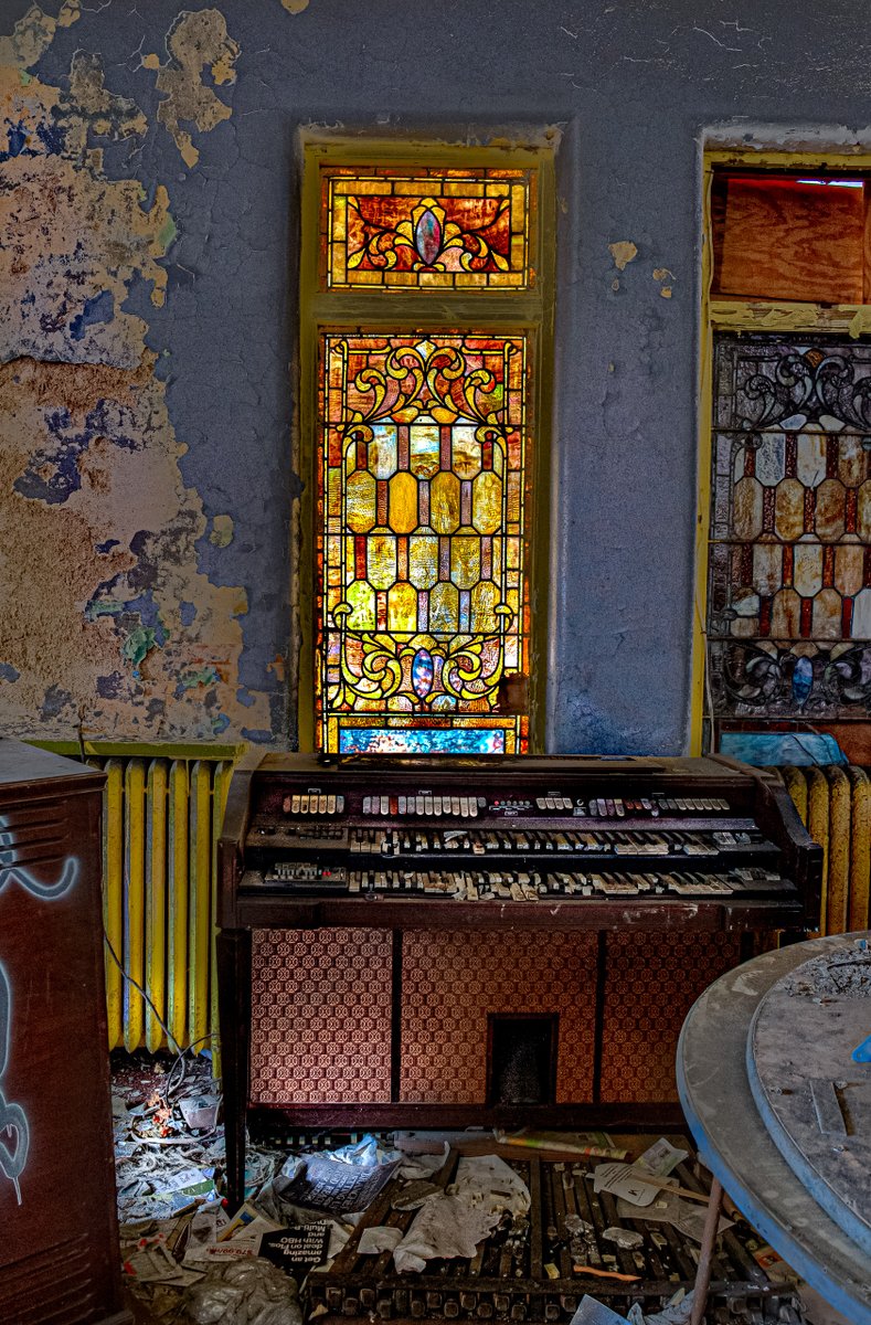 Abandoned Church 

#urbanexploration #urbex #abandonedchurch #stainedglass