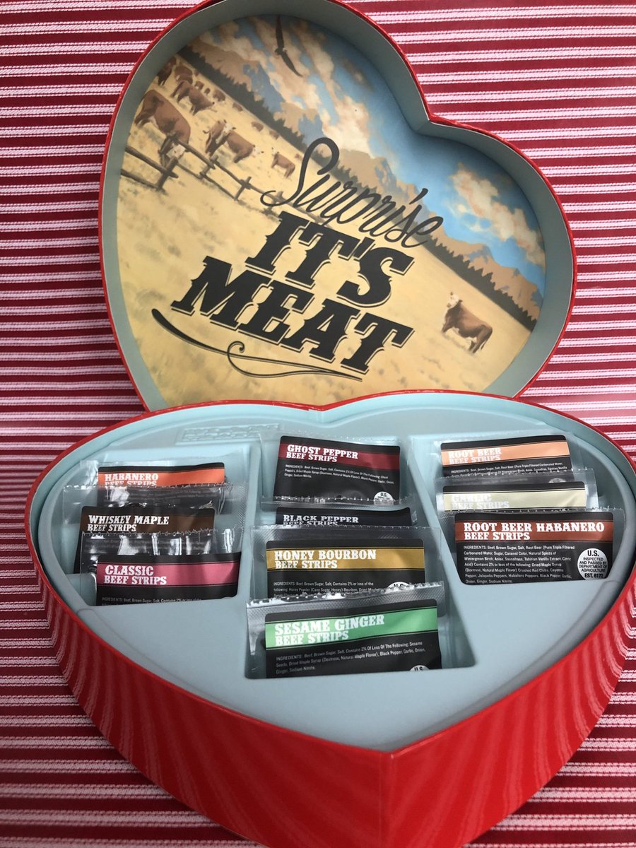ERGoddessMD's tweet photo. It’s not every day that another doc walks into the ED in her white coat, plants a big kiss on the attending in charge, and presents him with a heart full of meat. #ValentinesConsult
#WhenERDocsDate https://t.co/eJJgUicidx