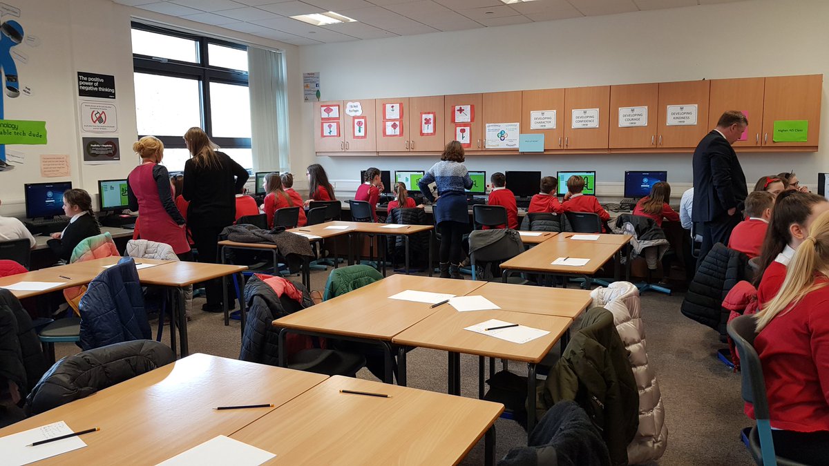 CHS_BizComp's tweet photo. The wonderful BraidwoodPS P7s playing Rapid Router driver/navigator style. Some impressive algorithms!! @codeforlifeuk #codingmakesmehappy. https://t.co/hOjXn4VXq8