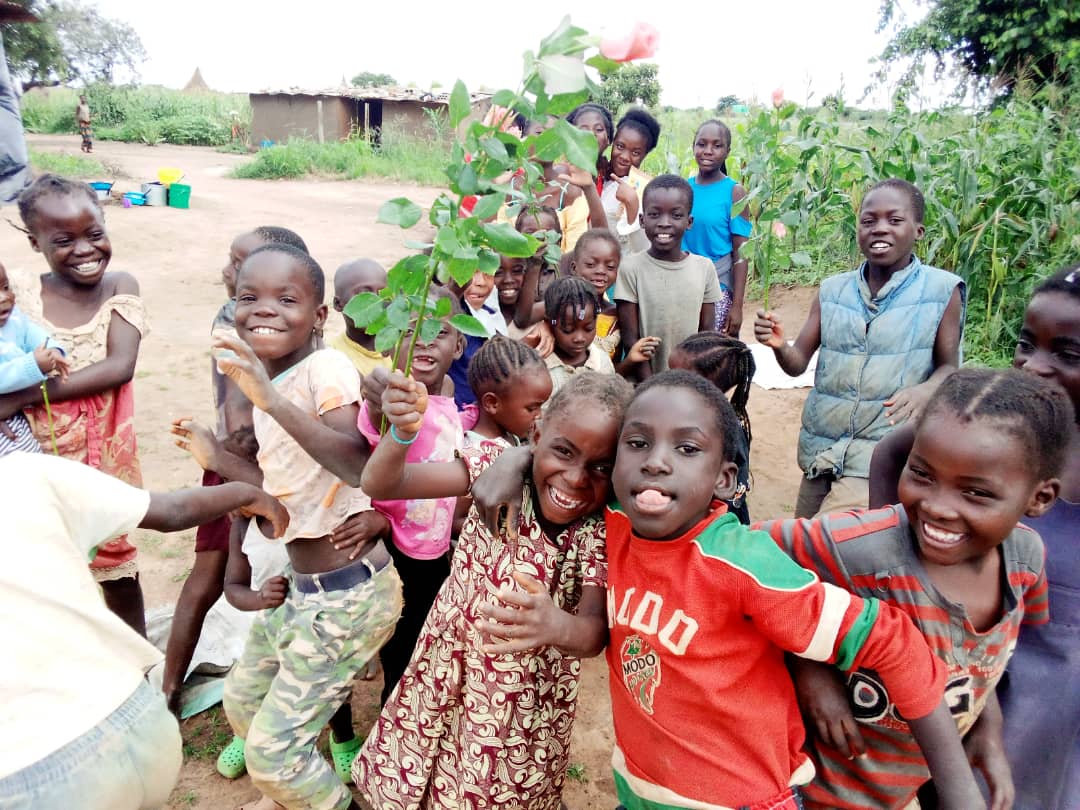 BeAhummingbird's tweet photo. @MukwashiZambia Trust School kids are out in the community today bringing books, roses, and love! More photos to follow. @bridgepeacehope @AISVienna https://t.co/HjwIOZKANT