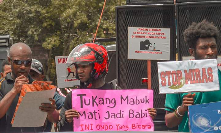 pabika_leka45's tweet photo. Beli miras pake ko uang pribadi tapi beli peti mati uang keluarga dan itu bikin beban keluarga. #stopmiras #SAMN #NO_MIRAS #no_narkoba #kabupatenjayapura #pon2020 https://t.co/X89NRPQiVb
