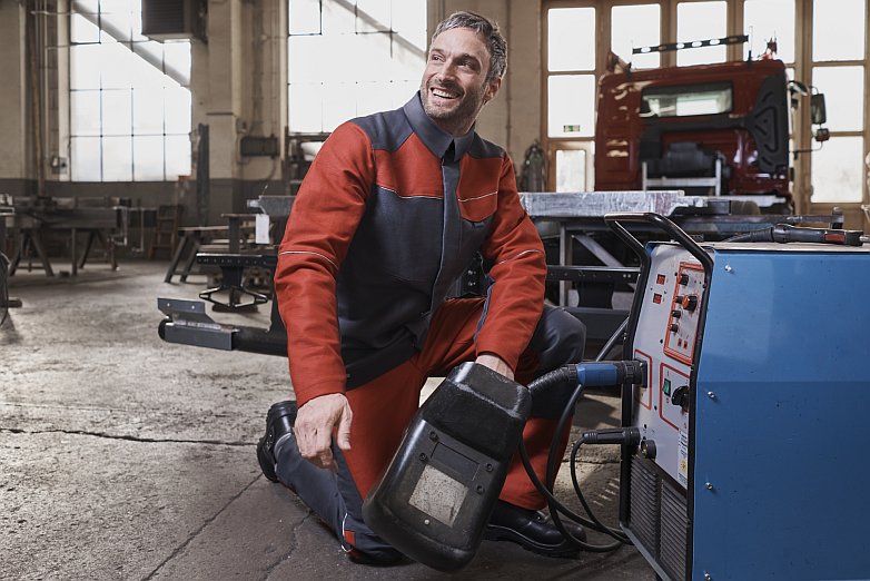 MEWA Service AG: Neue Hitze- und Flammschutzkleidung - Schutz vor Hitze, Strahlung und Funkenflug industrie-schweiz.ch/html/mewa_serv…