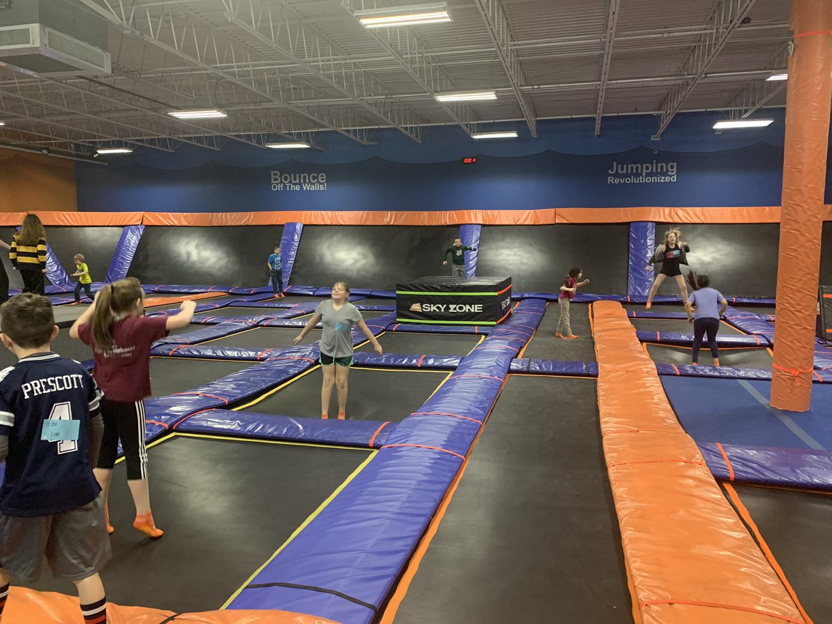guysmathletes's tweet photo. @skyzone field trip Friday! https://t.co/4Ob7Vjy3sY