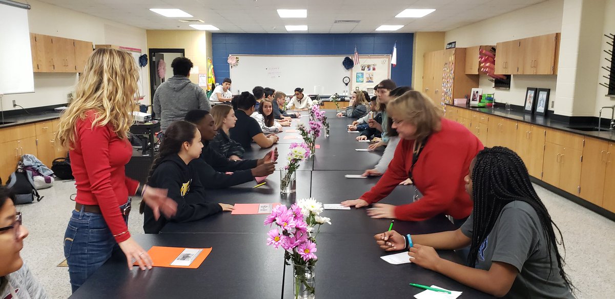 I've been privileged to witness two highly engaging lessons in a row in <a href="/MsDeBottisbio/">Cassandra DeBottis</a> class <a href="/KleinOak/">Klein Oak HS</a>. Mechanisms of Evolution can be challenging to teach &amp; learn but Mrs DeBottis has mastered excellent strategies of modeling these challenging concepts. Kudos! <a href="/thomashensley/">Thomas Hensley</a>