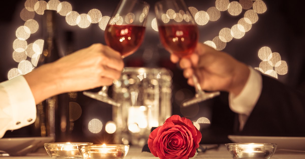 Happy Valentine’s Day from #FourGreenFields. We want you to have a wonderful day today. If you still need plans for tonight, come out to Sean Doyle at our Platt Street pub for #LiveMusic and drinks. #FourGreenFieldsIrishPub #TampaDowntown #DowntownTampa #TampaBar #IrishPub