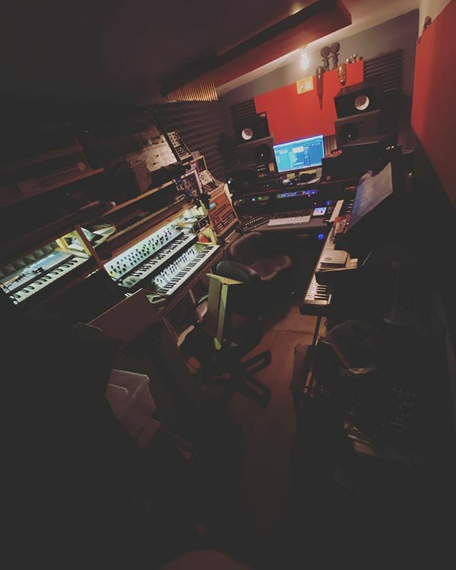 martinatjazz's tweet photo. Goodbye you big old mess, hello re-design! ;) #arcolabs https://t.co/2Xni91aA5w https://t.co/iDJy5CwyNL