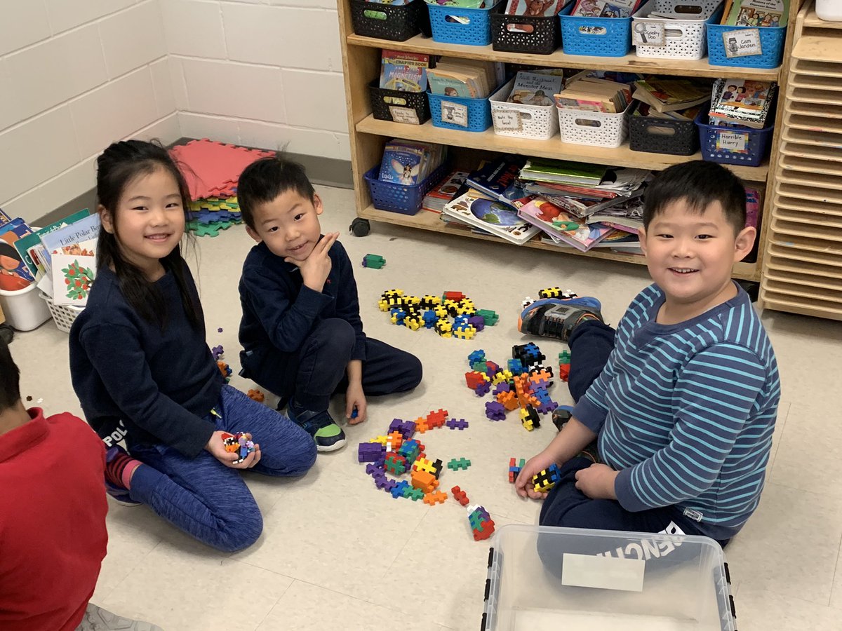 Grade4Loftus's tweet photo. Great way to start our morning with our Learning Buddies.  Using the STEAM cart to have some fun inventing and creating! https://t.co/VYkfBHEOcR