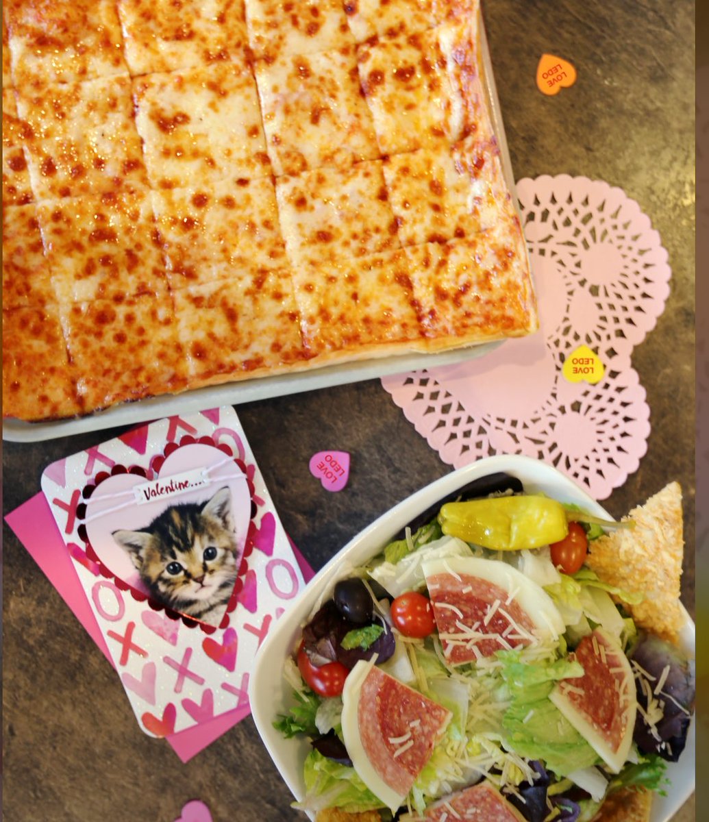 LedoPizza's tweet photo. 💕 #ValentinesDay GIVEAWAY 💕

RETWEET &amp; FOLLOW 
to be entered to win a
$50 #LEDOPIZZA GIFT CARD!

2 winners picked randomly at 10pm on 2/14/20! https://t.co/kTdQJtxTp8