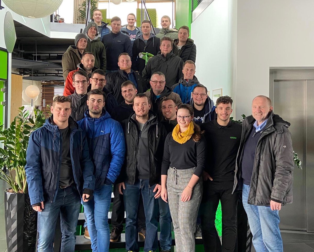 Loxone's tweet image. Vergangenen Mittwoch war die Werkmeisterschule aus Linz bei uns in Kollerschlag zu Besuch!
Nach einer Firmenpräsentation von Loxone fand noch eine Erlebnis Tour durch unser Showhome statt 😊

#Loxone #CreateAutomation