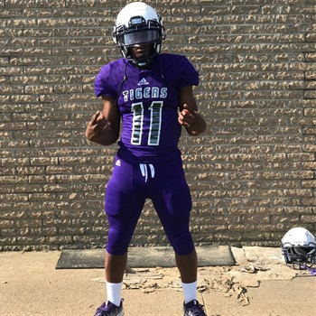 CSmithScout's tweet photo. #TN2021 ...#CSS 

(RB/DB) Corterrion Moore - Ripley (5'9 170)

@CorterrionM 

- Explosive back w/ breakaway speed
- Quick, shifty feet
- Shows excellent vision, make u miss abilities
- Undersized but tough, runs hard

Jr 📽️:  https://t.co/G7hfgW7xe2

#Tigers  #WestTN21 https://t.co/3UjicCvZyQ