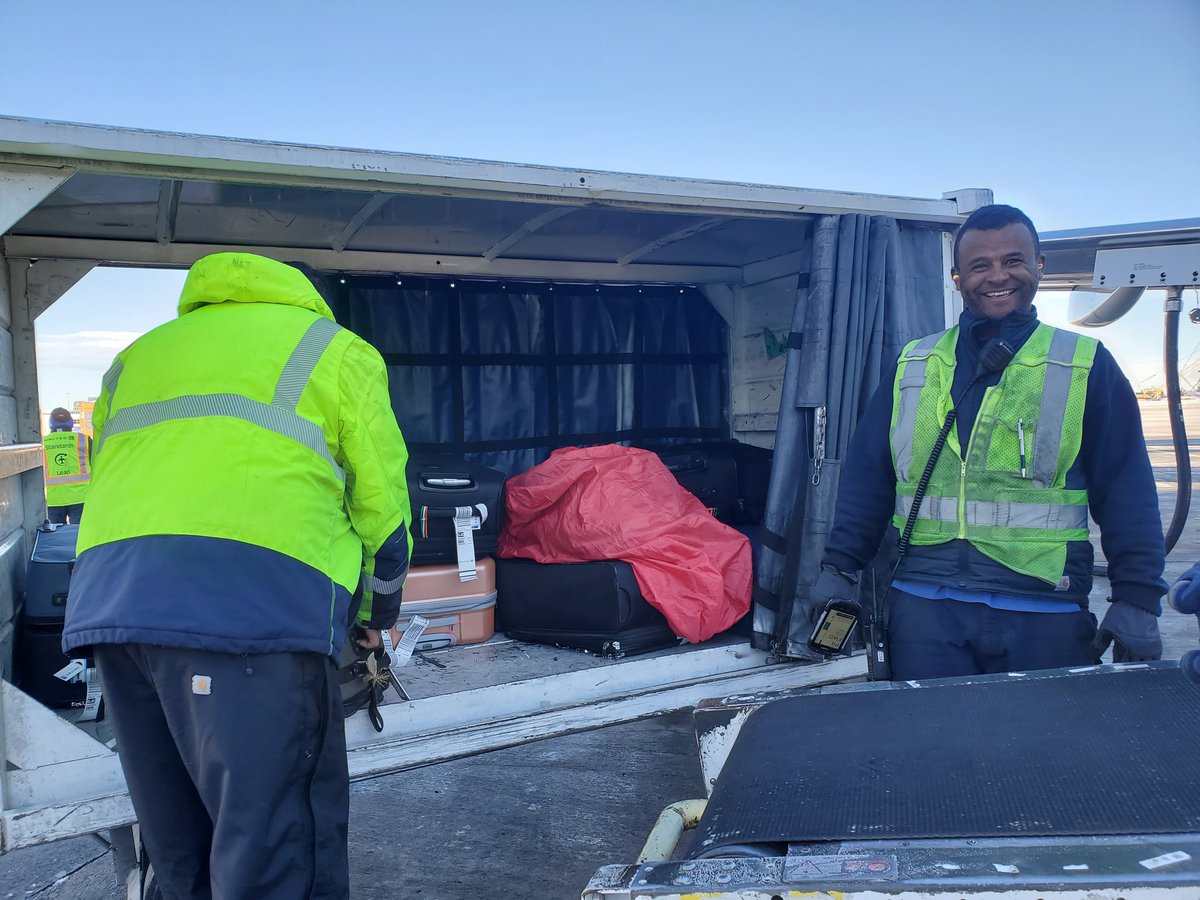 Great job by TL Solomon and the @DenverRamp for putting back 2 mins into the system on the #QT for passengers heading to SJC. @KevinSummerlin5 @DavidWisdomUA @SalangaJ @bnogues @KellyTolbertUAL @Steveatunited @rad2956 @JMRoitman #ConsistencyandStandards #core4